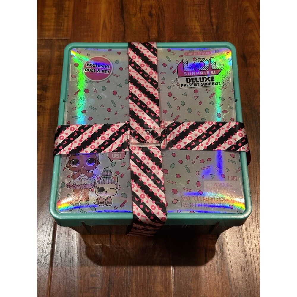 LOL SURPRISE Deluxe Present Surprise Doll & Pet Green Box Set - New & Sealed